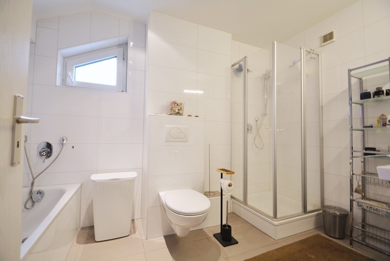 PrI 9301 Bad Dachgeschosswohnung Dreieich