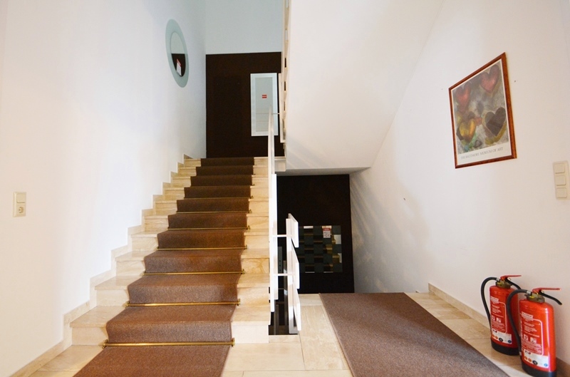 PrI 9329 Treppenhaus Ausstellungsfl�che Dreieich