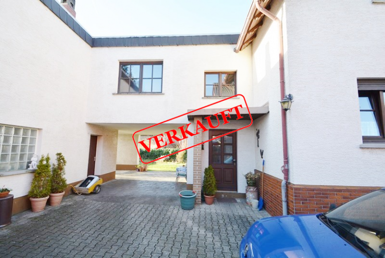 PrI 9218 Aussenansicht Sulzbach - Sulzbach Zweifamilienhaus VERKAUFT! Gro�z�giges 1-2 Familienhaus mit Hof, Garage und Garten mitten in Sulzbach!
