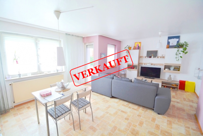 PrI 9213 Wohnzimmer Frankfurt am Main - Eckenheim Etagenwohnung VERKAUFT! Gut geschnittene, vermietete Etagenwohnung in ruhiger Lage von Frankfurt - Eckenheim!