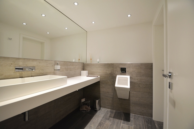 PrI 9329 G�ste WC Ausstellungsfl�che Dreieich