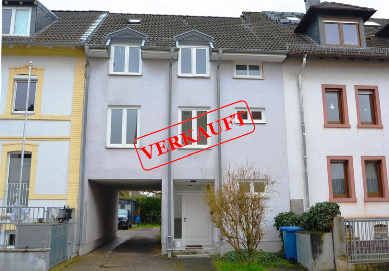 PrI 9249 Au�enansicht Eingang Oberursel - Wei�kirchen Einfamilienhaus VERKAUFT! Gro�z�giges Stadthaus mit ELW, Balkon und Garten in guter Lage von Oberusel-Wei�kirchen!
