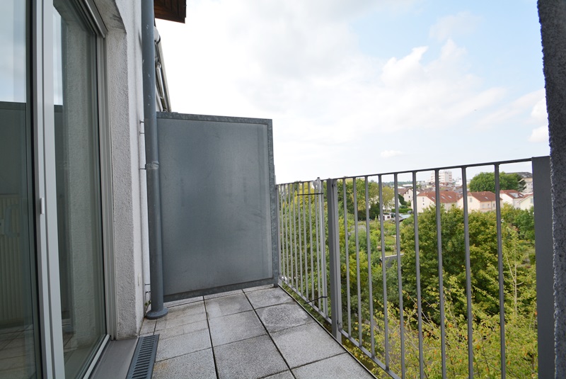PrI 9306 Balkon klein Etagenwohnung Offenbach