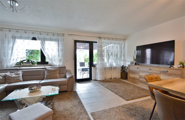PrI 9337 Wohn- und Essbereich Rodgau - Dudenhofen Reihenmittelhaus Gepflegtes Reihenmittelhaus mit Terrasse, Garten und Garage - Ihr Familiengl�ck in Rodgau!
