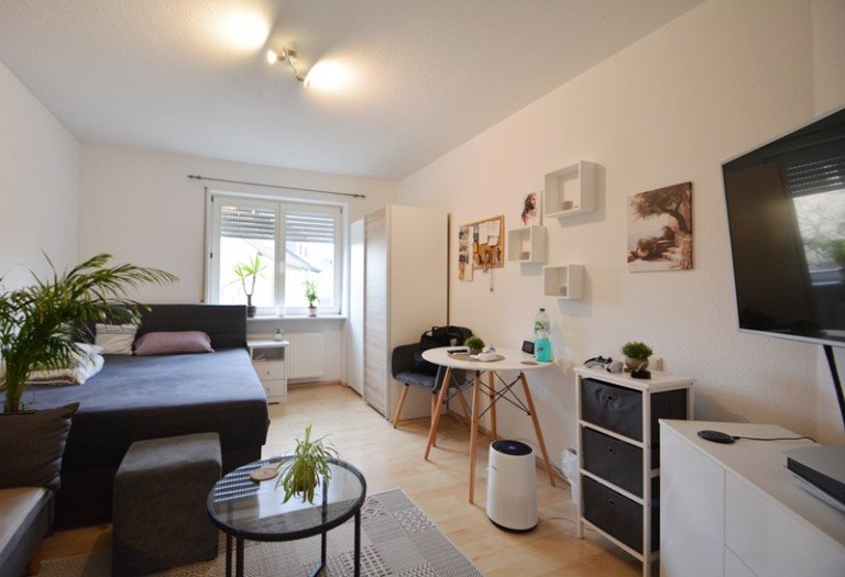 PrI 9319 Zimmer1 M�rfelden-Walldorf - Walldorf Etagenwohnung M�rfelden - Walldorf! Helle 2-Zi.ETW mit 2 Balkonen und 2 PKW - Stellpl�tzen in guter Lage!