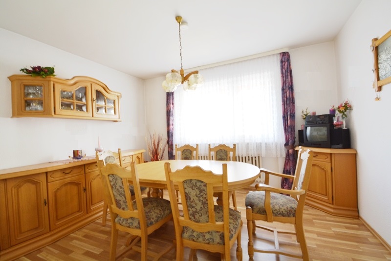 PrI 9230 Esszimmer Etagenwohnung Frankfurt