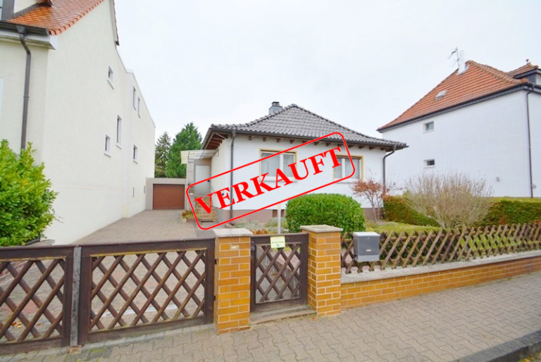 PrI 9216 Ansicht vorne Weiterstadt - Weiterstadt Einfamilienhaus Gem�tliches EFH mit gro�em Garten, Gartenhaus und Garage in zentraler Lage von Weiterstadt!