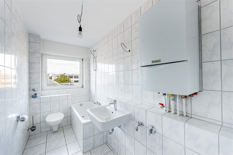 PrI 9215 Bad Etagenwohnung Neu-Isenburg