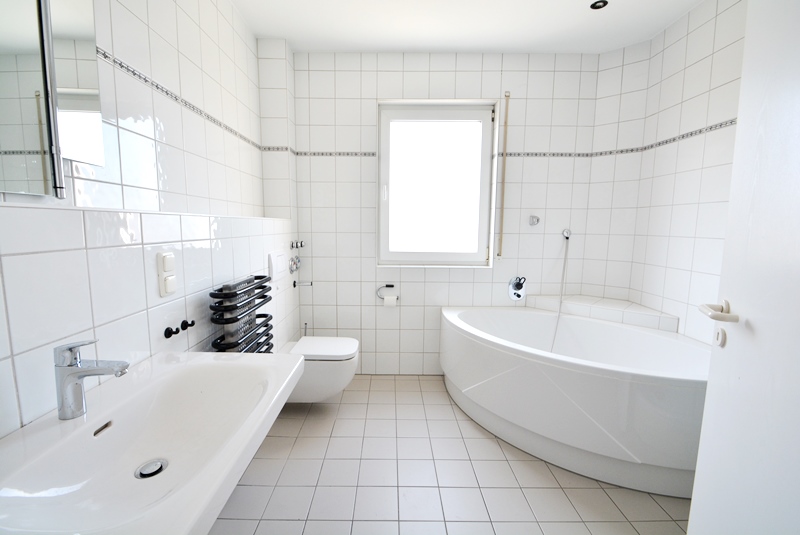 PrI 9262 Bad Etagenwohnung Egelsbach
