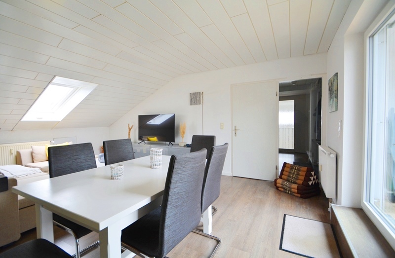 PrI 9301 Wohn- und Essbereich Dachgeschosswohnung Dreieich