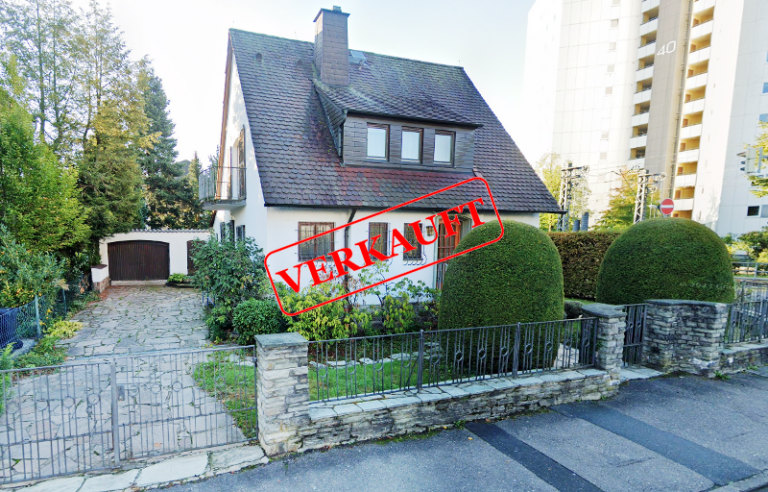 PrI 9270 Hausansicht vorne Oberursel - Oberursel Einfamilienhaus VERKAUFT! Gem�tliches, charmantes Einfamilienhaus mit Garage und Garten in Citylage von Oberursel!