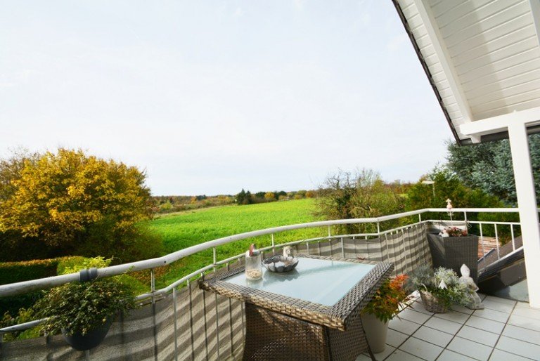 PrI 9320 Balkon mit Blick Dreieich - Offenthal Etagenwohnung Helle und gut geschnittene 3,5.Zi. Maisonette - ETW in Feldrandlage von Dreieich - Offenthal!