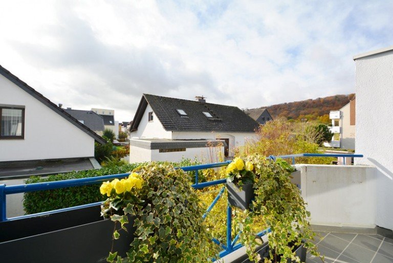 PrI 9321 Balkon Hofheim - Hofheim Etagenwohnung Gut geschnittene 2-Zi.-ETW mit Balkon und Tiefgaragenstellplatz in gesuchter Lage von Hofheim!