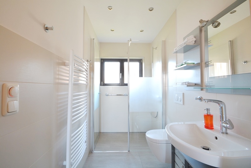 PrI 9218 Bad1 OG Zweifamilienhaus Sulzbach