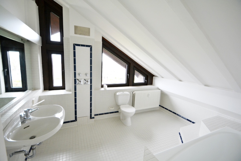 PrI 9255 Tageslichtbad mit Bad Maisonettewohnung Langen